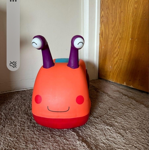 Snail Ride-on Buggly-Wuggly - Picture 3 of 5